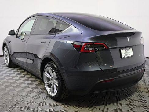 Used 2022 Tesla Model Y Long Range image 3