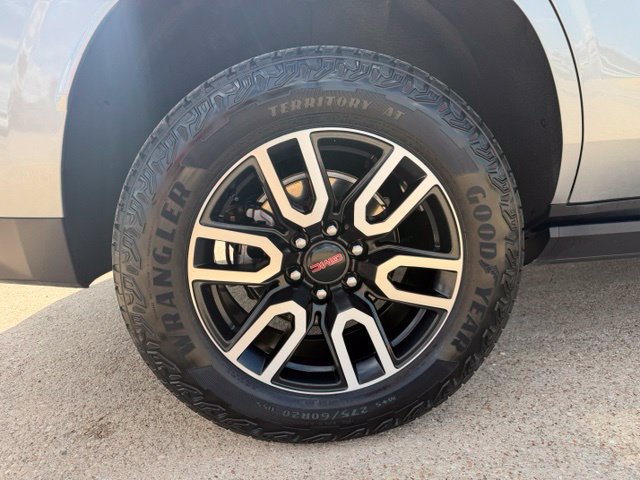Used 2024 GMC Yukon AT4 w/ Technology Package AWD/4WD image 9