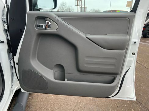 Used 2016 Nissan Frontier SL image 19