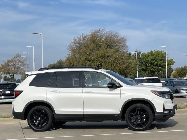 Used 2024 Honda Passport Black Edition image 3
