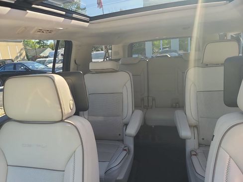 Used 2021 GMC Yukon XL Denali w/ Denali Premium Package image 29