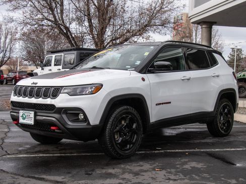 Used 2023 Jeep Compass Trailhawk image 3