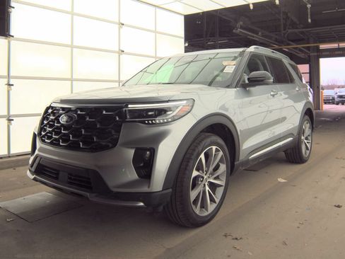Used 2025 Ford Explorer Platinum w/ Ultimate Package AWD/4WD image 4