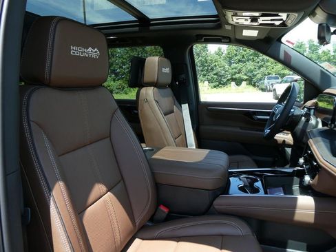 New 2026 Chevrolet Suburban High Country AWD/4WD image 10
