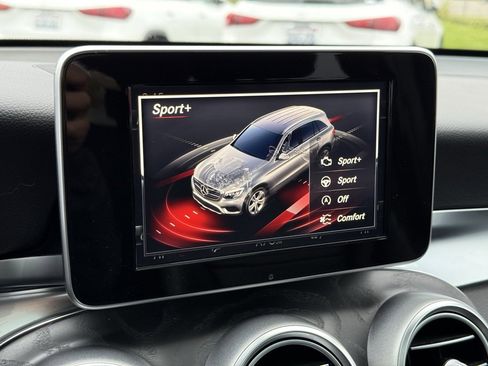 Used 2017 Mercedes-Benz GLC 300 4MATIC image 5