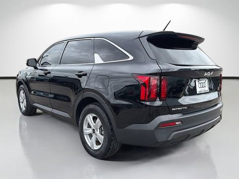 Used 2023 Kia Sorento LX FWD image 5
