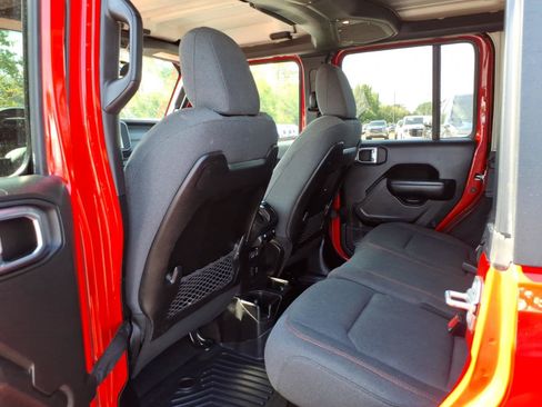 Used 2024 Jeep Wrangler Unlimited Rubicon AWD/4WD image 23