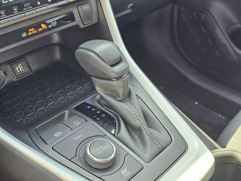 Certified 2025 Toyota RAV4 XLE AWD/4WD image 31