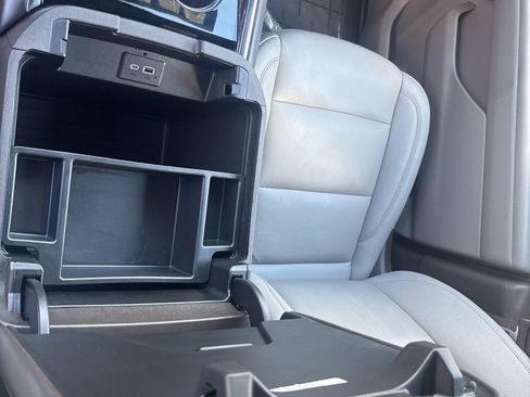 Used 2025 Chevrolet Suburban LT image 37