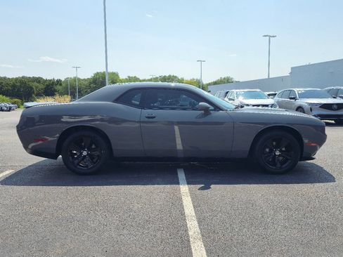 Used 2019 Dodge Challenger SXT RWD image 7