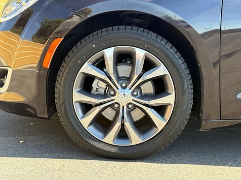 Used 2017 Chrysler Pacifica Limited w/ Advanced Safetytec Group image 10