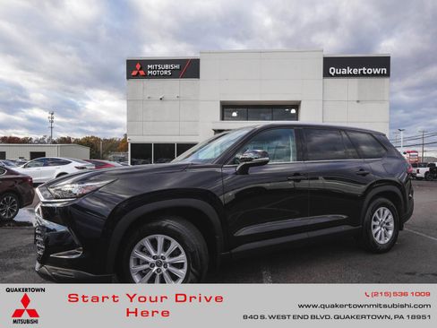 Used 2024 Toyota Grand Highlander XLE image 1