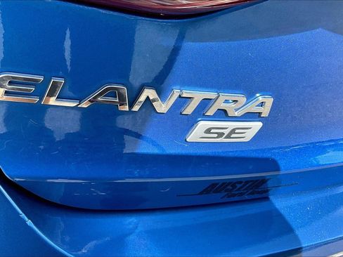 Used 2017 Hyundai Elantra SE image 23