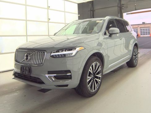 Certified 2025 Volvo XC90 T8 Plus AWD/4WD image 23