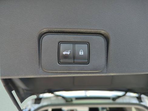 Certified 2021 Nissan Rogue Platinum FWD image 19