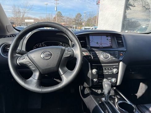 Used 2019 Nissan Pathfinder SL image 8