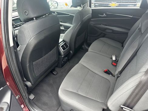 Used 2017 Kia Sorento FWD image 10