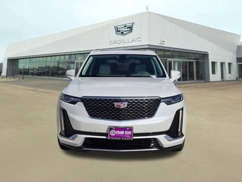 Used 2022 Cadillac XT6 Premium Luxury w/ Technology Package FWD image 2