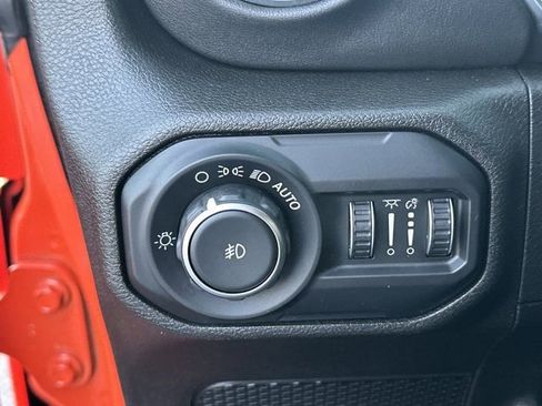 Used 2018 Jeep Wrangler Unlimited Sahara image 28