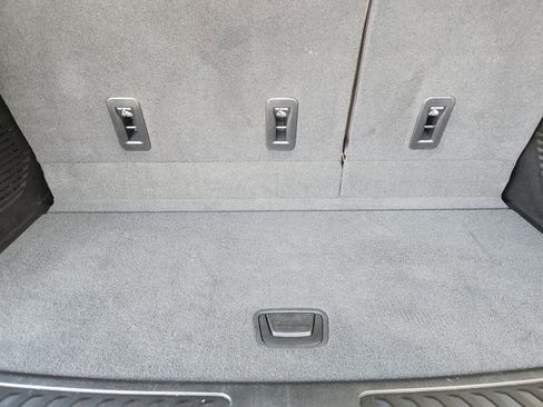 Used 2025 GMC Yukon Elevation image 35