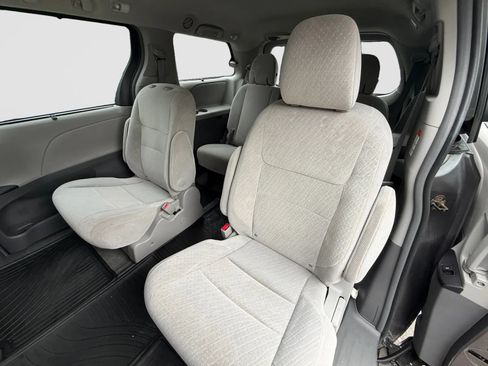 Used 2017 Toyota Sienna LE AWD/4WD image 15