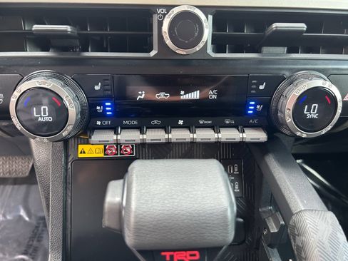 Used 2024 Toyota Tacoma TRD Off-Road w/ TRD Off Road Premium Package AWD/4WD image 26