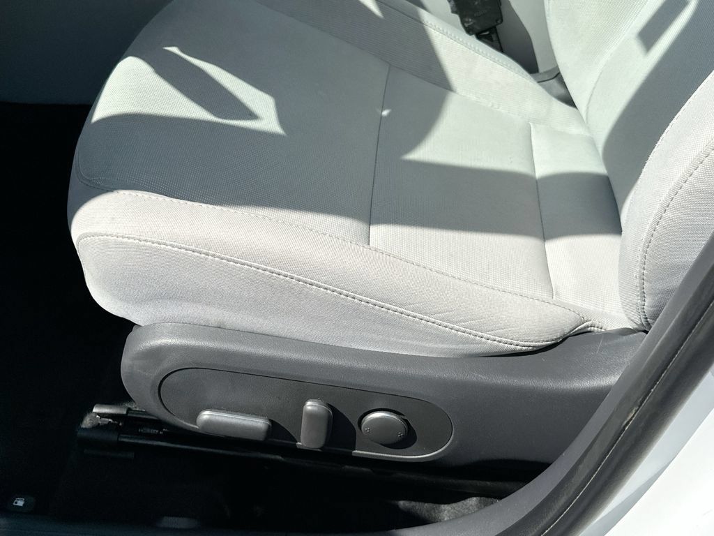 Used 2025 Hyundai Kona SEL FWD image 9