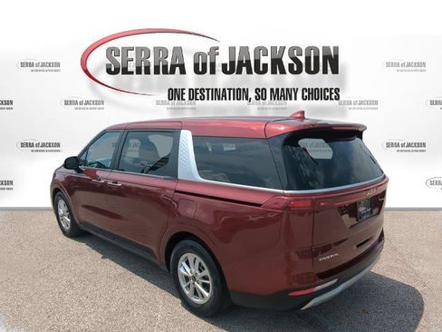 Certified 2024 Kia Carnival LX FWD image 6
