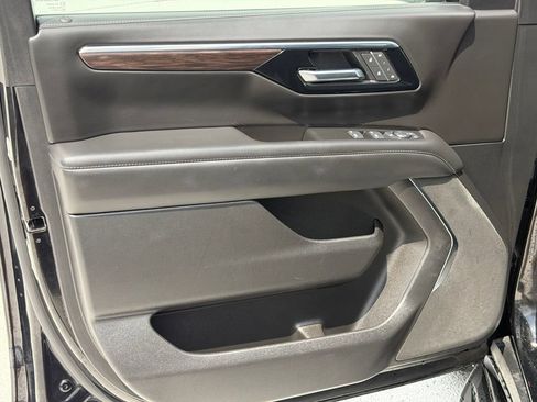 Used 2025 Chevrolet Suburban LT AWD/4WD image 25