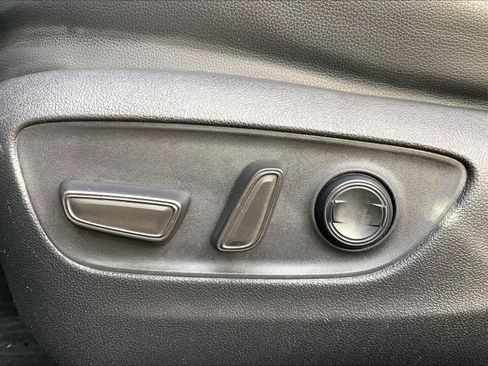 Used 2022 Toyota Highlander XLE AWD/4WD image 32