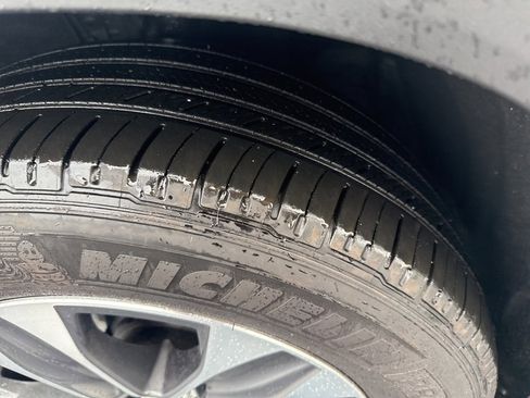 Used 2024 Toyota Highlander XLE image 9