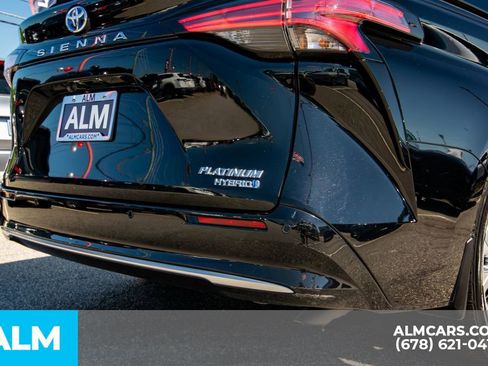 Used 2023 Toyota Sienna Platinum image 7
