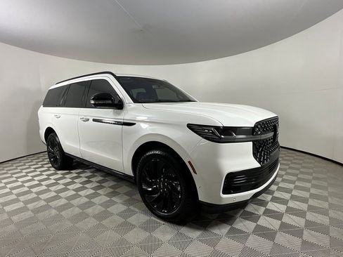 Used 2025 Lincoln Navigator Reserve w/ Jet Appearance Package image 6