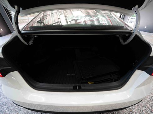 Used 2025 Toyota Camry SE FWD image 27