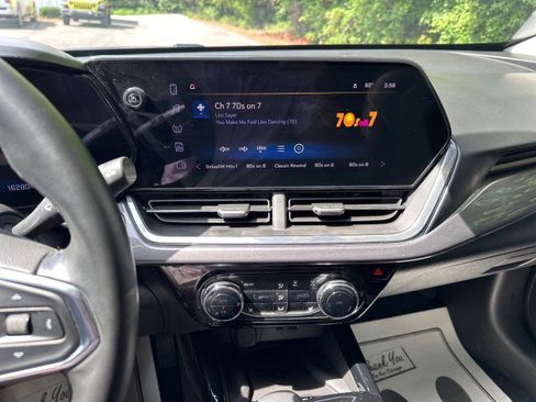 Used 2025 Chevrolet Trax ACTIV w/ Sunroof Package FWD image 15
