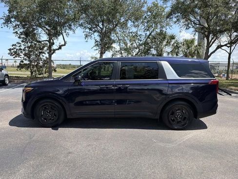 Used 2025 Kia Carnival FWD image 7