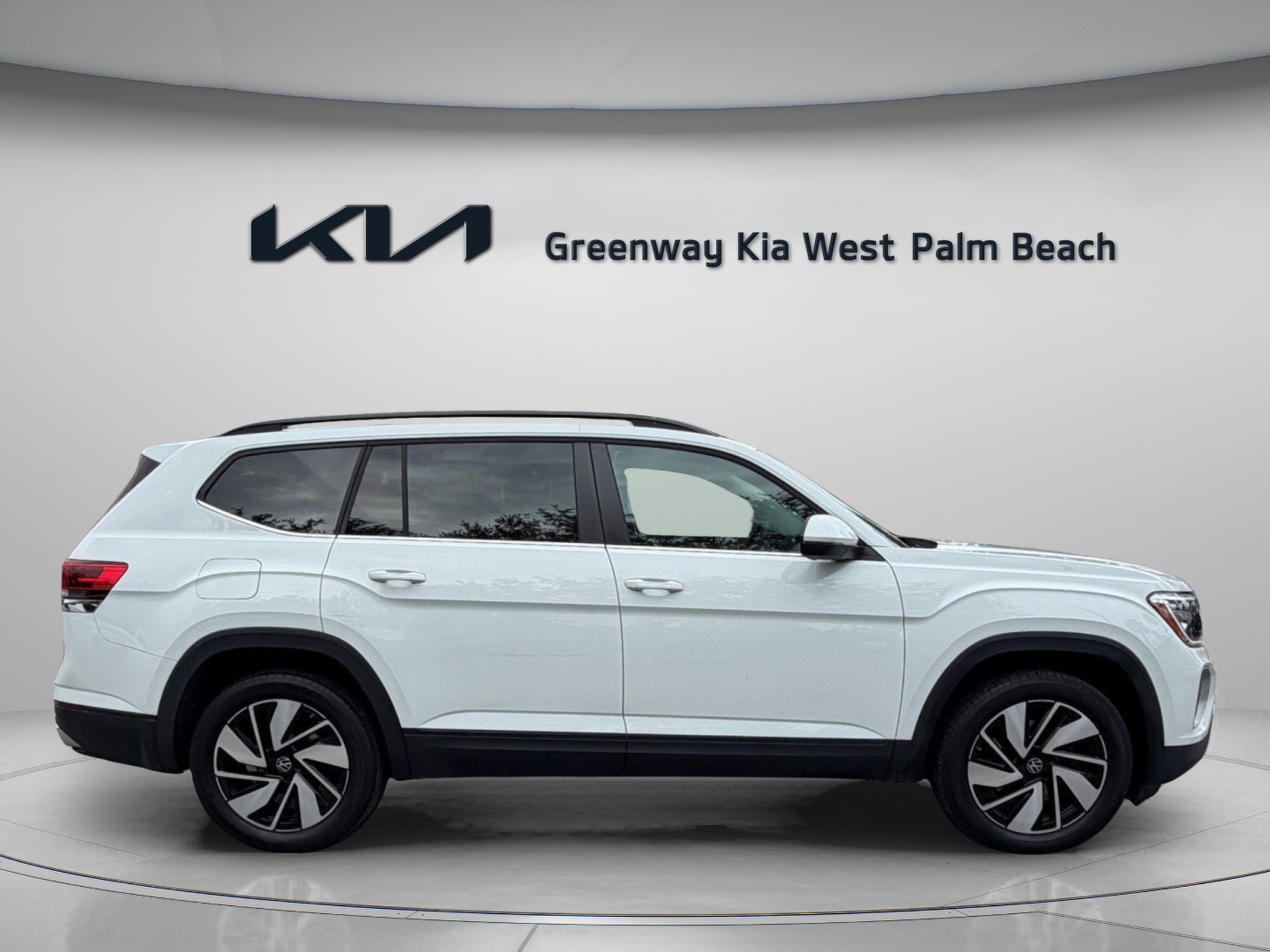 Used 2024 Volkswagen Atlas SE FWD image 8