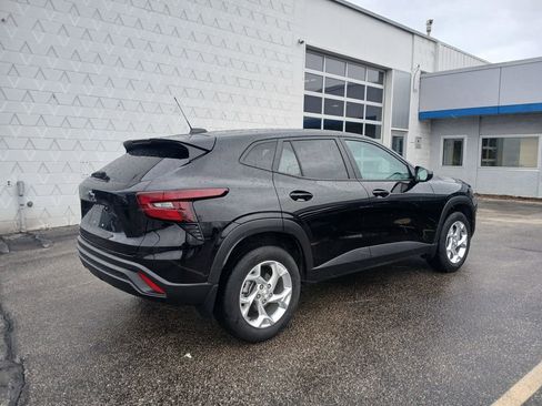 Used 2025 Chevrolet Trax LS w/ LS Convenience Package image 21