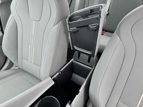 New 2025 Hyundai Elantra SEL image 18