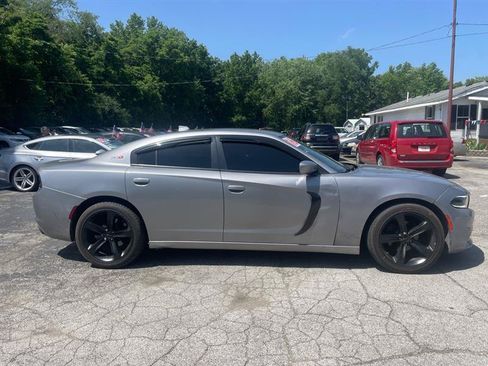 Used 2016 Dodge Charger SXT RWD image 4