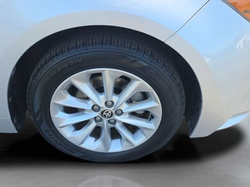 Used 2021 Toyota Corolla LE w/ LE Convenience Package FWD image 26