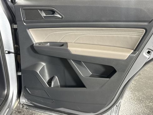 Used 2021 Volkswagen Atlas Cross Sport SEL R-Line image 32