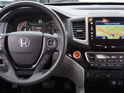 Used 2016 Honda Pilot Touring image 27