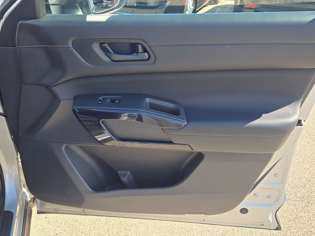 Used 2025 Nissan Pathfinder SV AWD/4WD image 7