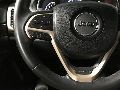 Used 2014 Jeep Grand Cherokee Laredo w/ 18" Wheel & 8.4" Radio Group image 24