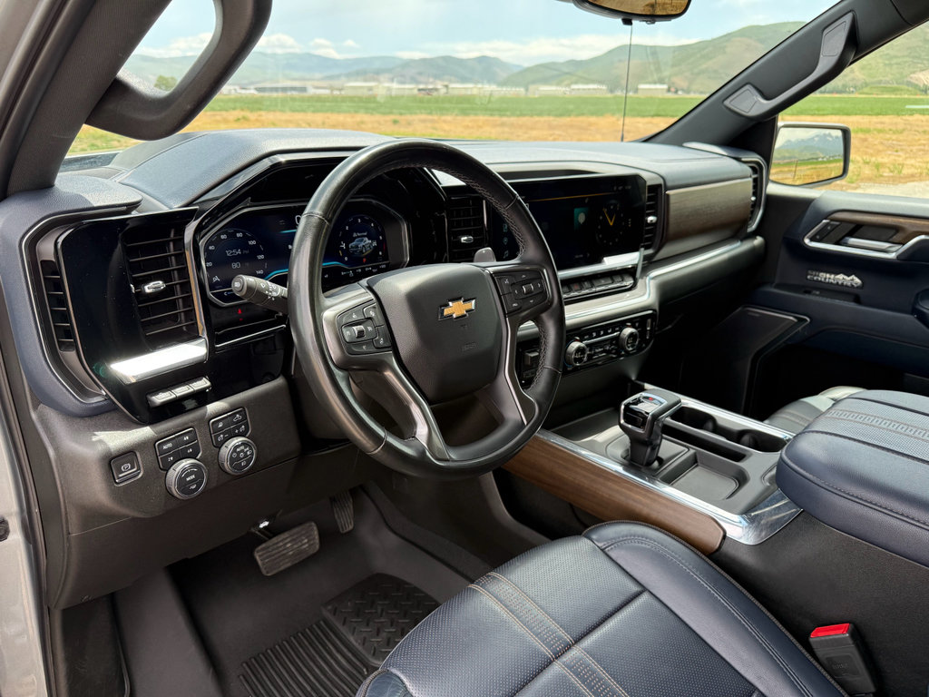 Used 2023 Chevrolet Silverado 1500 High Country w/ Technology Package AWD/4WD image 17