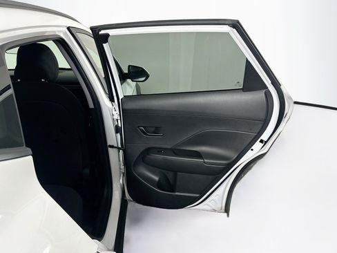 Used 2025 Hyundai Kona SEL FWD image 31