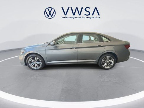 Certified 2023 Volkswagen Jetta SE FWD image 4