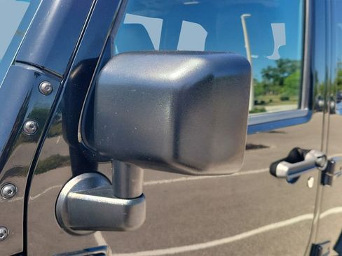 Used 2016 Jeep Wrangler Unlimited Rubicon AWD/4WD image 25