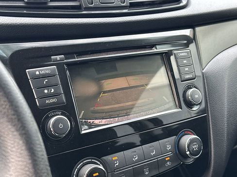 Used 2019 Nissan Rogue Sport S image 27